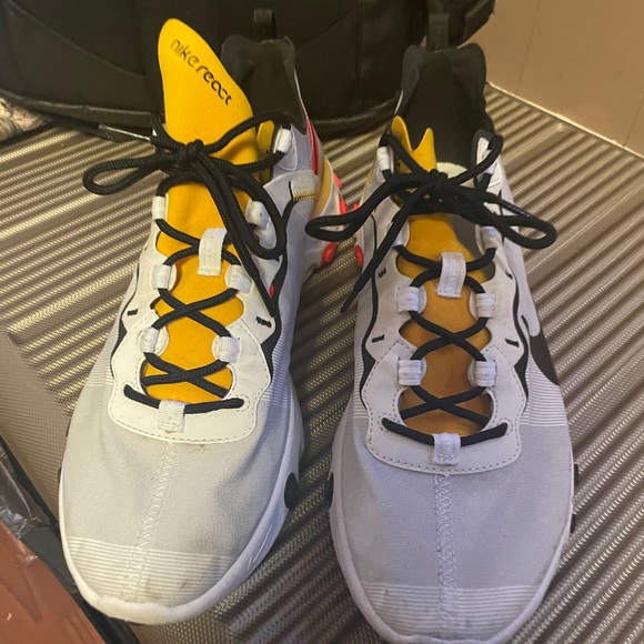 Nike reacts - Picture 1 of 5